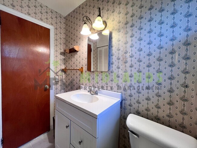 Building Photo - 3836 Davies Dr