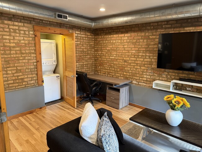 Building Photo - 4104 N Mozart St