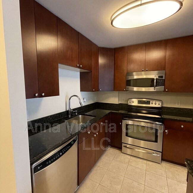 Building Photo - 155 Potomac Passage