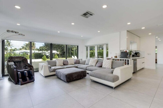 Building Photo - 1049 W Palmetto Park Rd