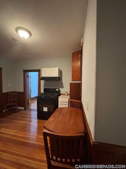 Building Photo - 32 Cedar St