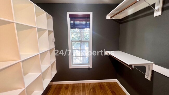 Building Photo - Townhome in Raleigh Hills - 2 Bedroom Suit...