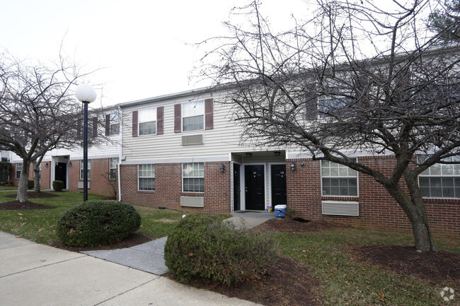 Primary Photo - Orchard Court Apartments