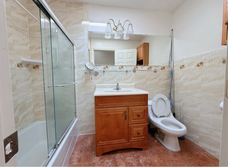 Building Photo - 307 Teddy Ave