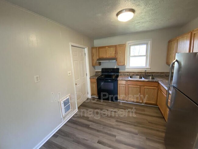 Building Photo - 114-116 Loch Lane Drive Apt 8