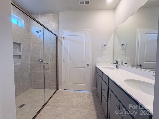 Building Photo - 1038 Mapletree Ln