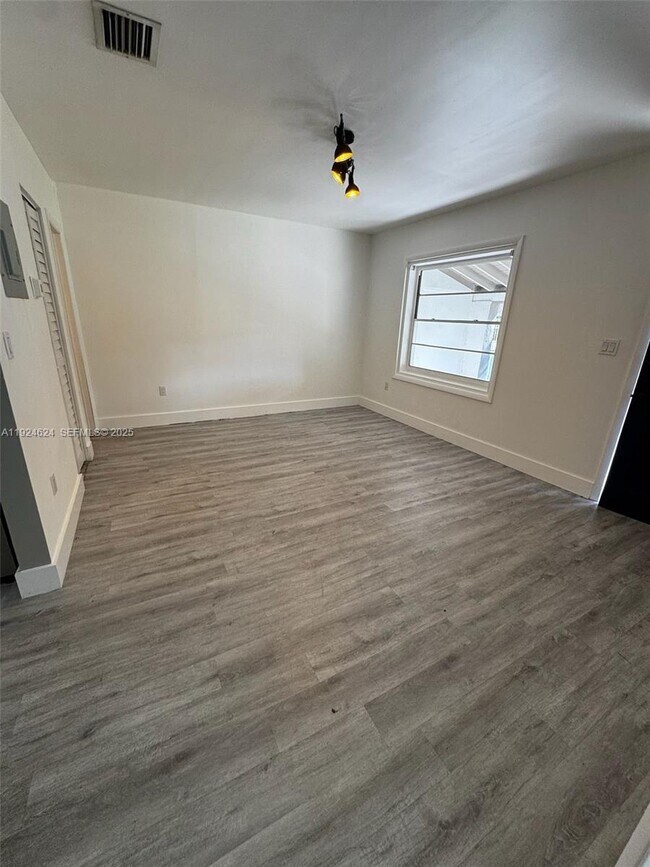 Building Photo - 525 NW 91st St