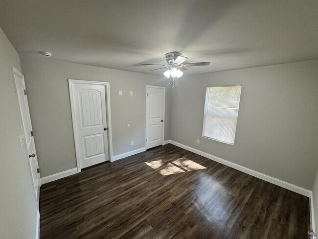 Building Photo - 301 Doyle St