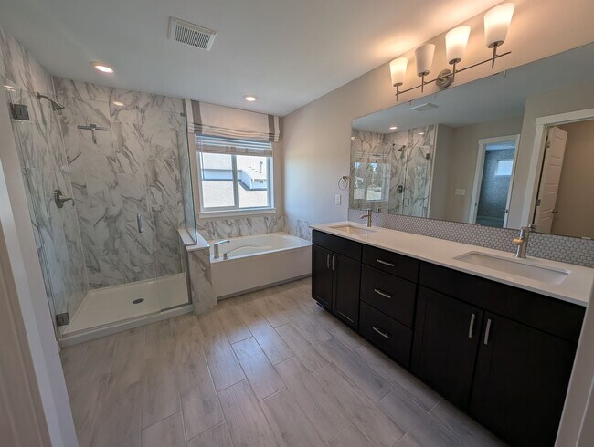 Building Photo - LIKE-NEW 4 bedroom home in Lacey!