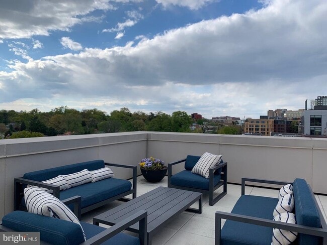 Building Photo - 4915 Hampden Ln