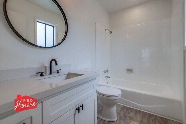 Building Photo - 408 Bristol Rd