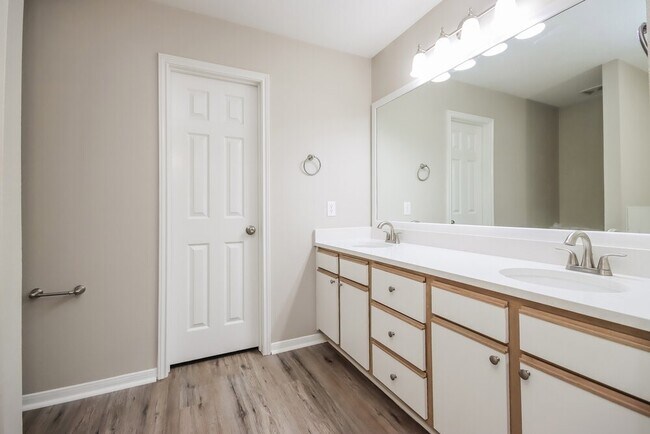 Building Photo - 7310 Fox Scene Dr