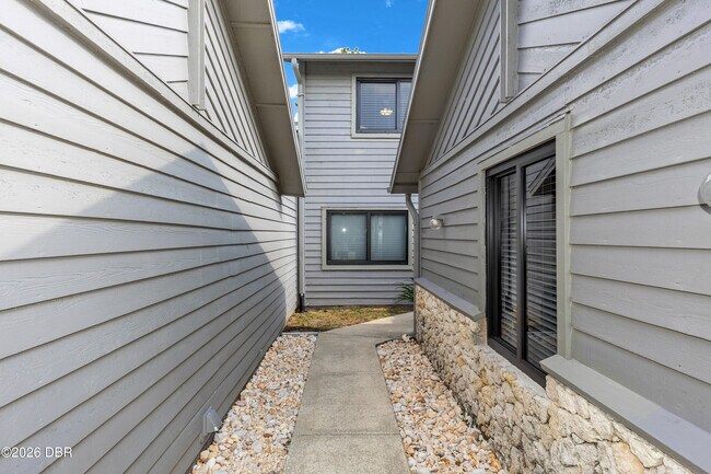 Building Photo - 172 Deer Lake Cir