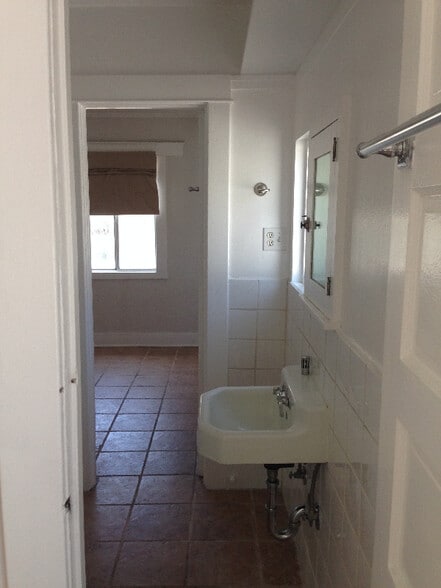 Building Photo - 1804 Bellevue Ave