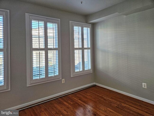 Building Photo - 12 S Regester St