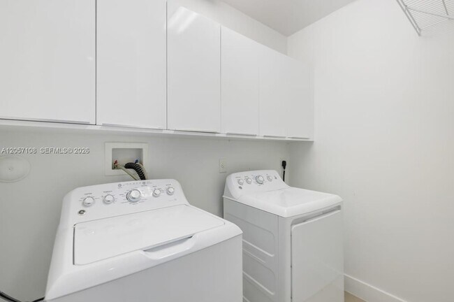 Building Photo - 10471 NW 66th St