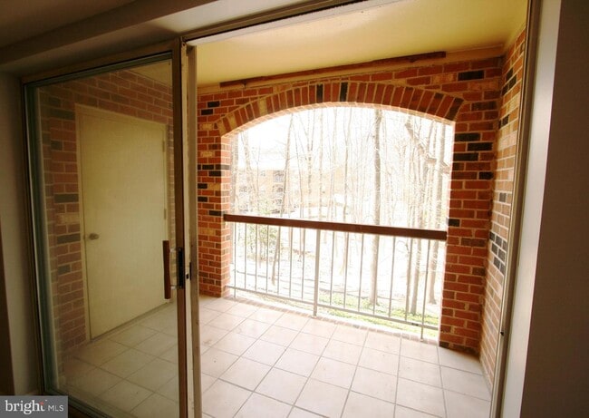 Building Photo - 5900 Cove Landing Rd