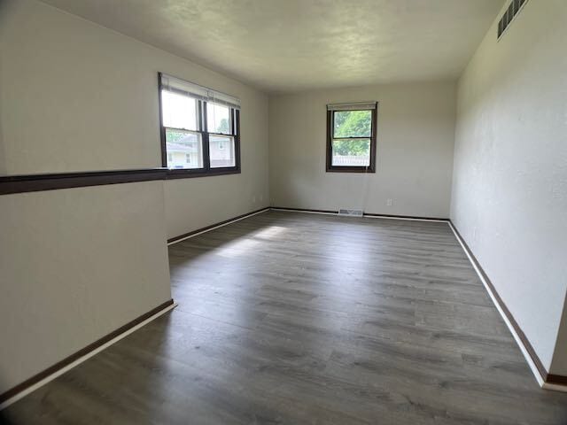 Building Photo - Duplex unit in Hanna City