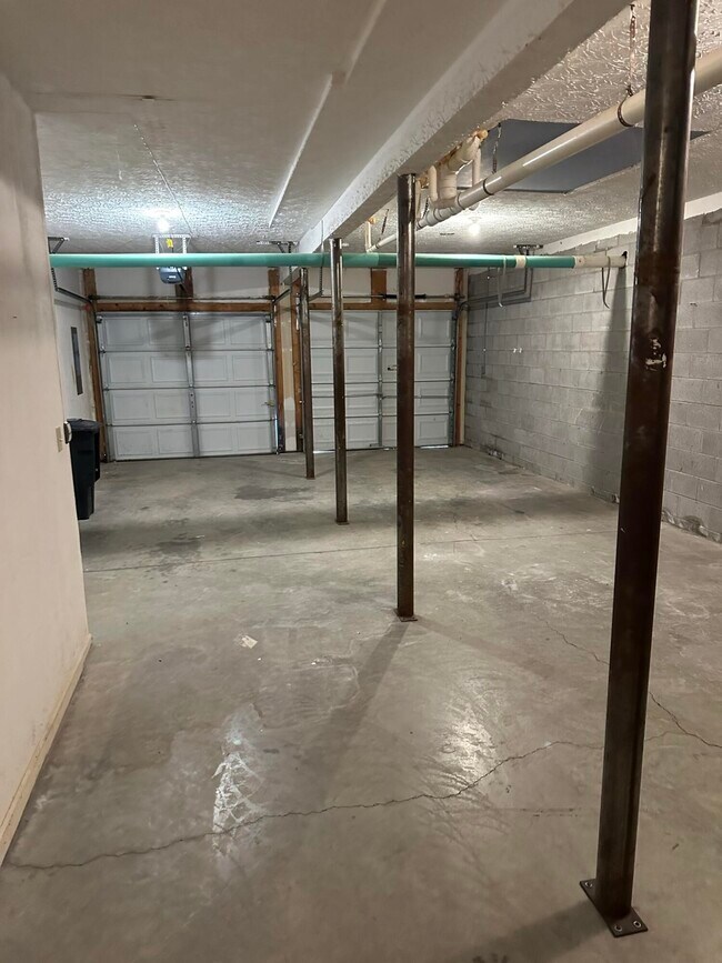 Building Photo - 1021 Excel Ct