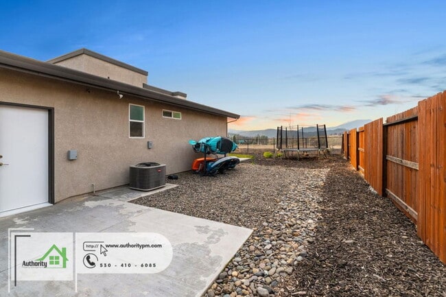 Building Photo - 4768 Lower Springs Rd