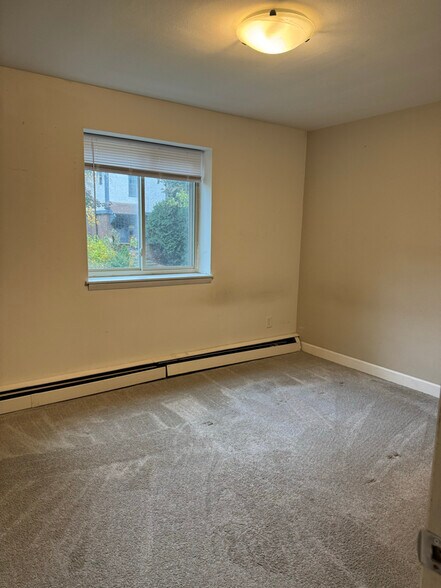 Building Photo - 2131 N Summit Ave