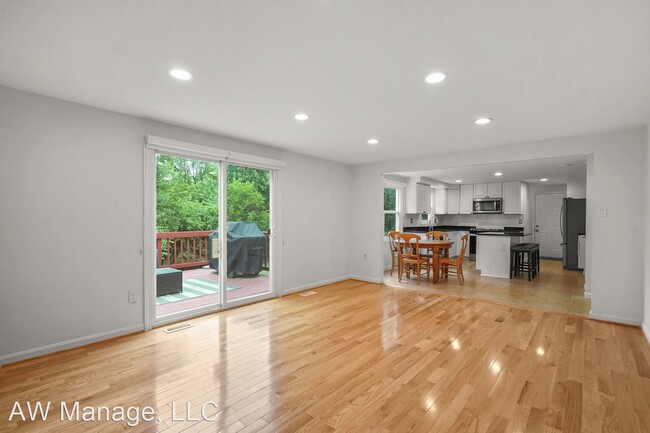 Building Photo - 4 br, 3.5 bath House - 14817 Soft Wind Dr