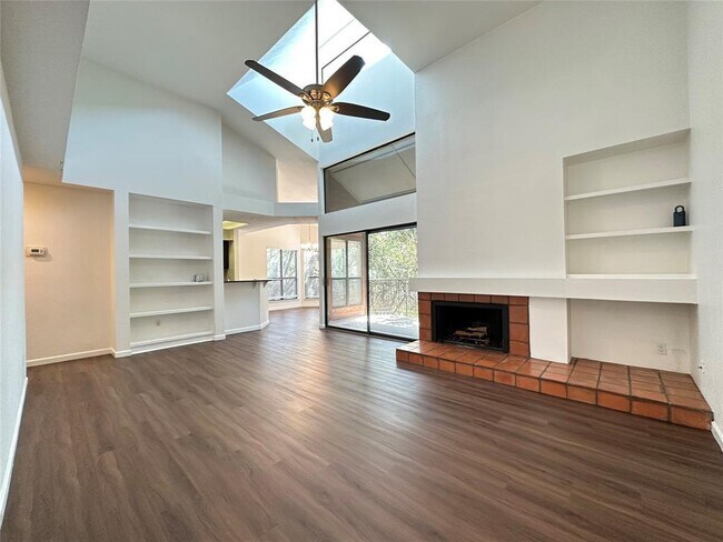 Primary Photo - 4711 Spicewood Springs Rd
