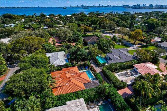 Building Photo - 1160 NE 98th St