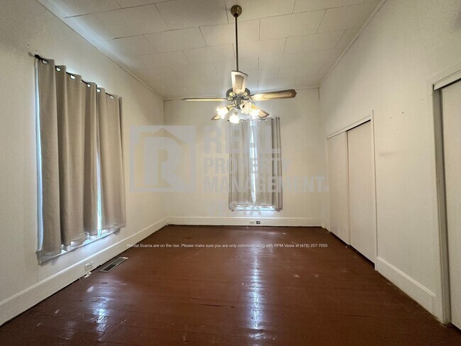 Building Photo - 346 E Main St