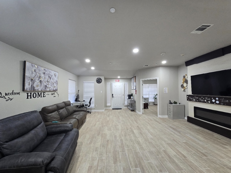Building Photo - 1228 Sandwick Dr