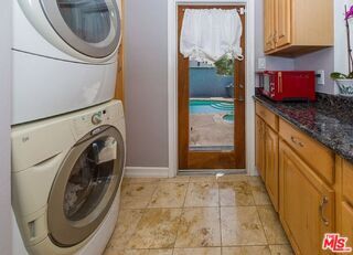 Building Photo - 1488 S Durango Ave