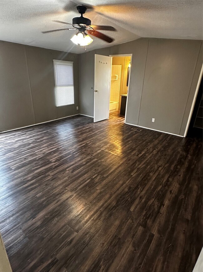 Building Photo - 2021 N Battlebell Rd