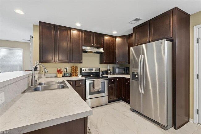 Building Photo - 1218 W Ocean View Ave