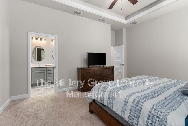 Building Photo - 6901 SW Lugano Ct