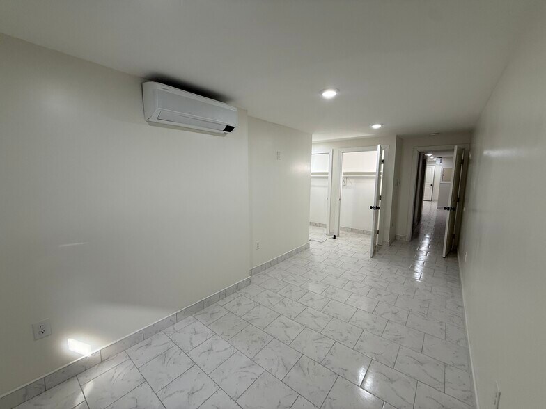 Building Photo - 1110 S 54th St