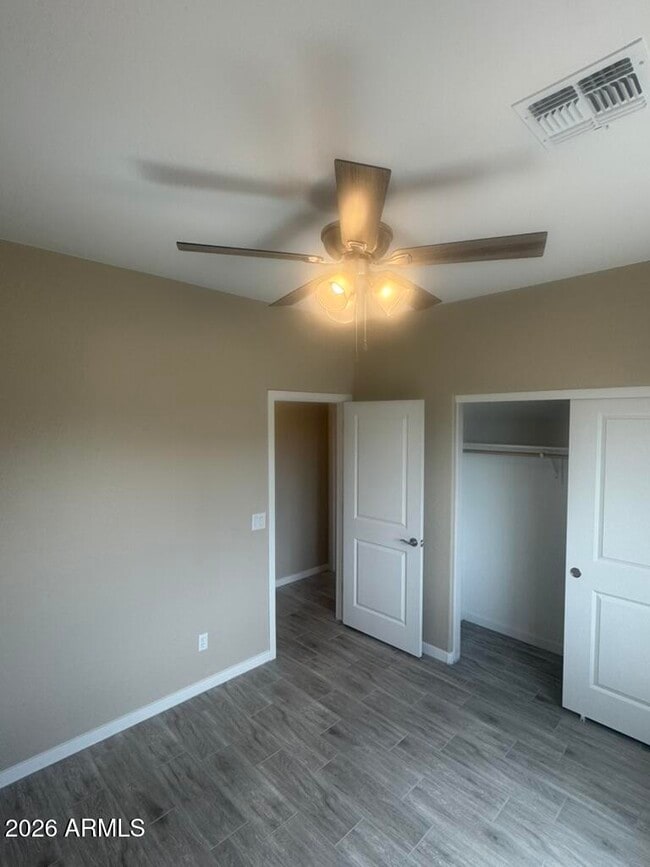 Building Photo - 15235 S Country Club Dr