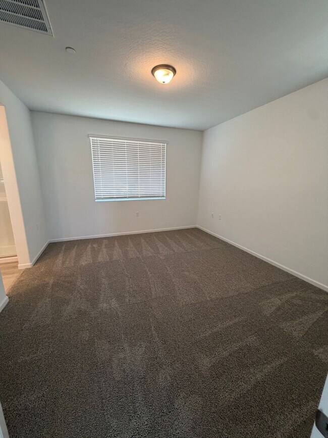 Building Photo - 3021 Monarch St