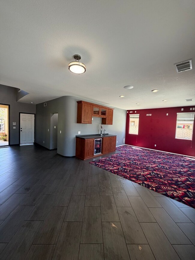 Building Photo - 885 Alsace Dr