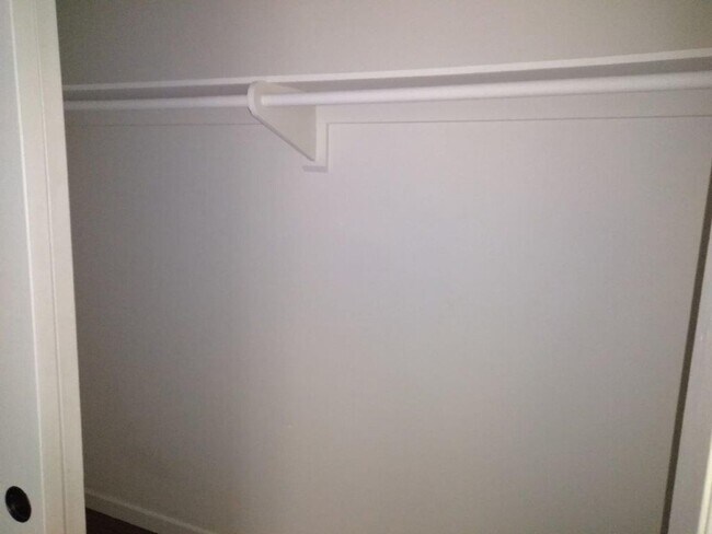 Building Photo - Expo 247 with 2 bed, 1 Bath, 800 SF with A...