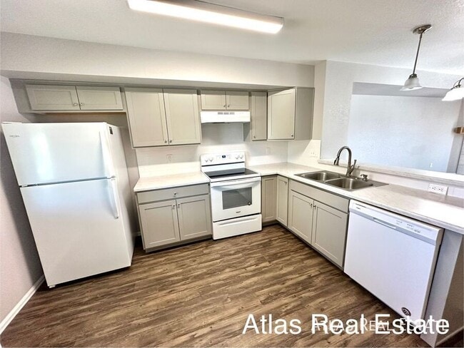 Building Photo - 5445 Fiesta Ln