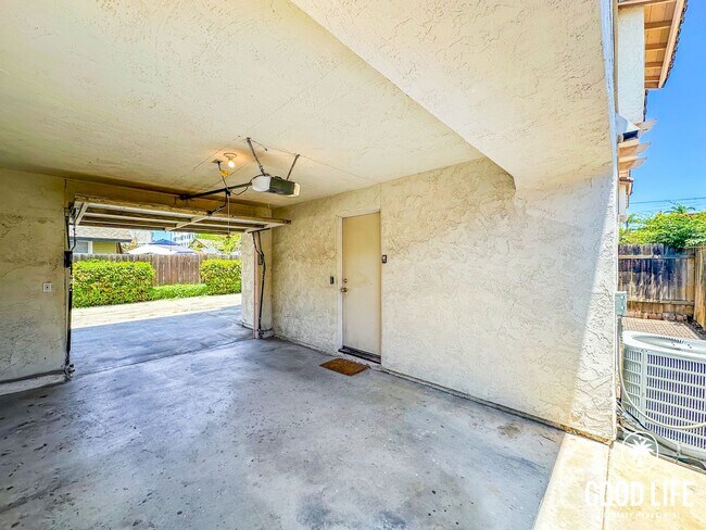 Building Photo - Renovated 3BD/2.5BA Condo in Chula Vista with Fireplace, W/D & Private Balcony