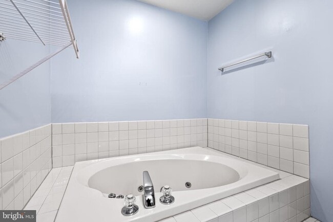 Building Photo - 1126 Chanticleer