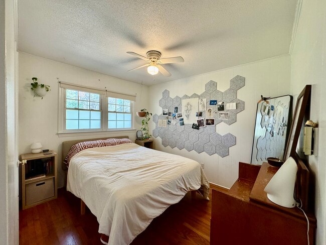 Building Photo - 202 W Poplar Ave