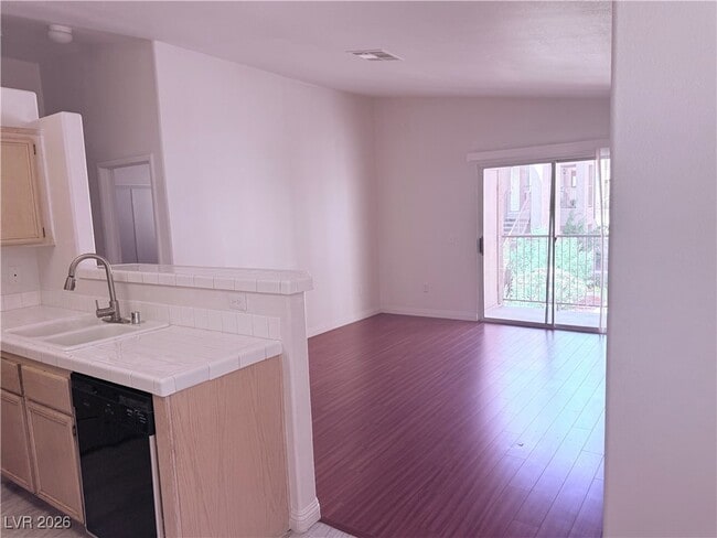 Building Photo - 2110 Los Feliz St