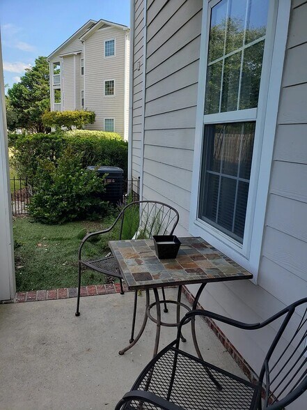 Building Photo - 906 Litchfield Way