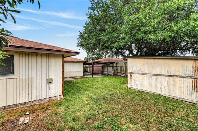 Building Photo - 1622 La Joya St