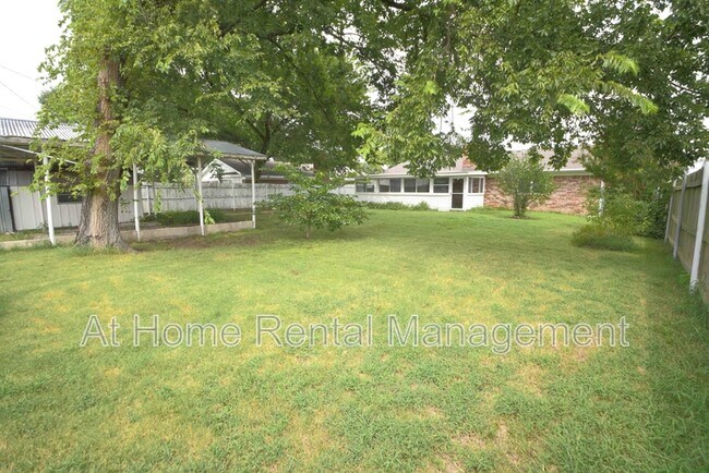 Building Photo - 1608 S 1st Pl