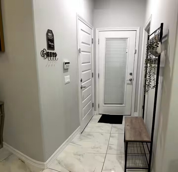 Building Photo - 3402 Las Vistas Ln