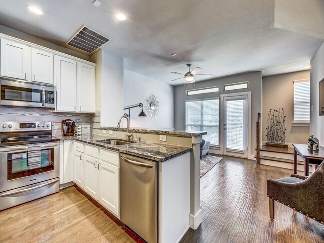 Building Photo - Rooftop Evenings, 3 bedroom 3 bath Condo. ...