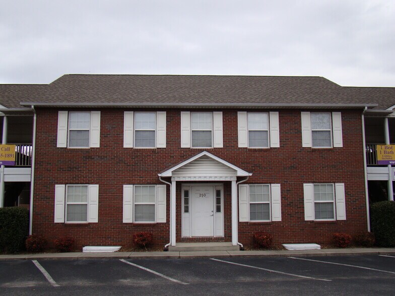Primary Photo - 250 E 12th St